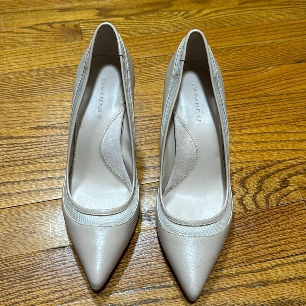 Banana Republic Classic Madison Pump Heel - Picture 2 of 6